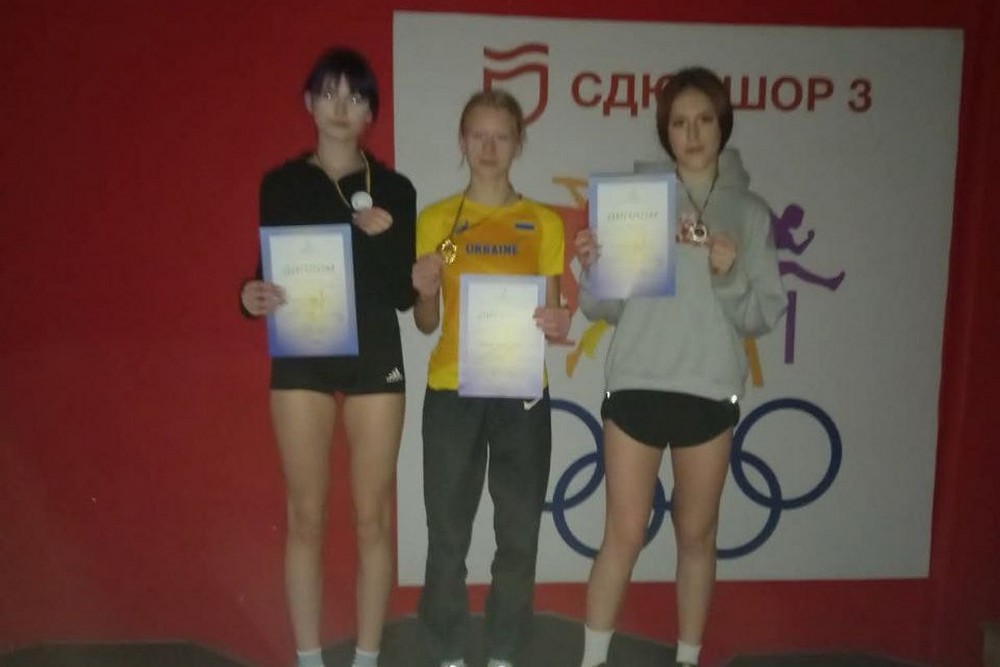 Юні легкоатлети з Нікополя успішно виступили на чемпіонаті у Дніпрі (відео) 1 Юні легкоатлети з Нікополя успішно виступили на чемпіонаті у Дніпрі (відео)