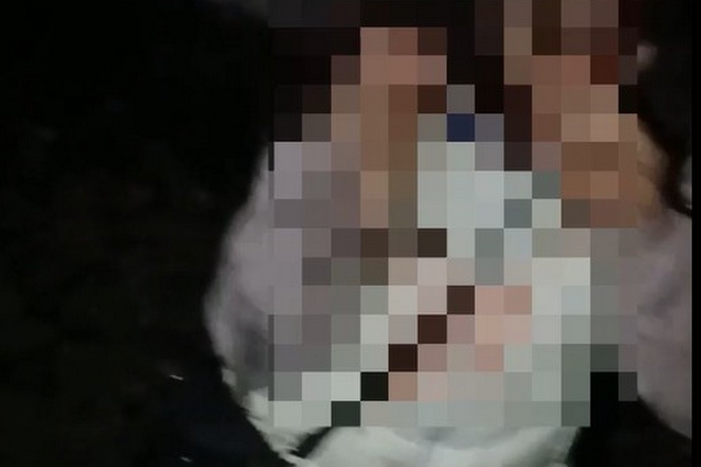 Били, принижували і знімали на камеру: на Дніпропетровщині група підлітків знущалася над 14-річною дівчинкою (відео) 2 Били, принижували і знімали на камеру: на Дніпропетровщині група підлітків знущалася над 14-річною дівчинкою (відео)