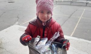 Незламні нікопольці перетворили сміття на 100 000 грн для ЗСУ – подробиці (фото)