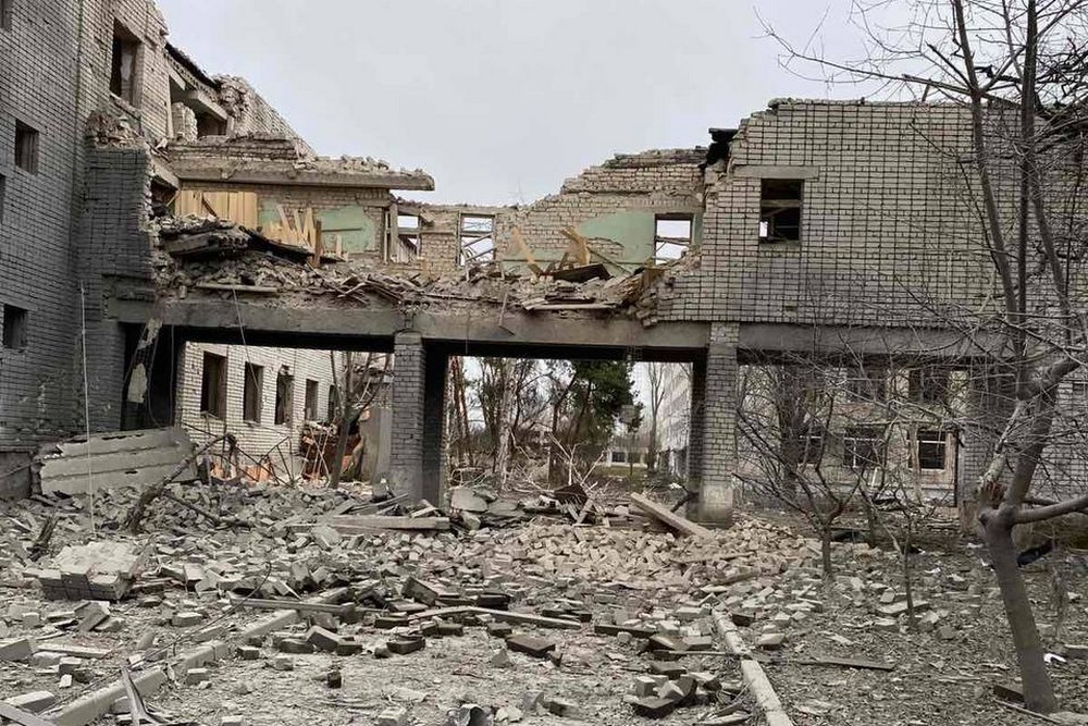 На Дніпропетровщині ворог розбомбив вище професійне училище – будівля повністю зруйнована (фото)