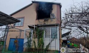 Тіло жінки у Нікополі виявили з уламковим пораненням в голову, поранення отримав чоловік: поліція про наслідки ворожих ударів