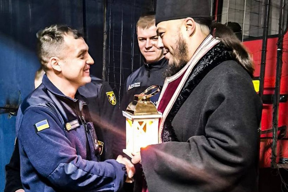 У Нікополі Герої без зброї отримали Вифлеємський Вогонь Миру