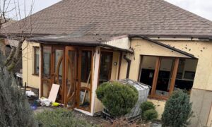 На Нікопольщині побито три підприємства і будинки, на Синельниківщині атаковано транспорт, магазин, багатоповерхівку – поліція