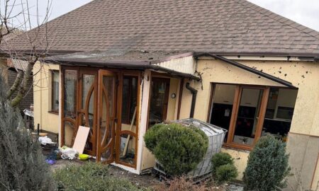 На Нікопольщині побито три підприємства і будинки, на Синельниківщині атаковано транспорт, магазин, багатоповерхівку – поліція