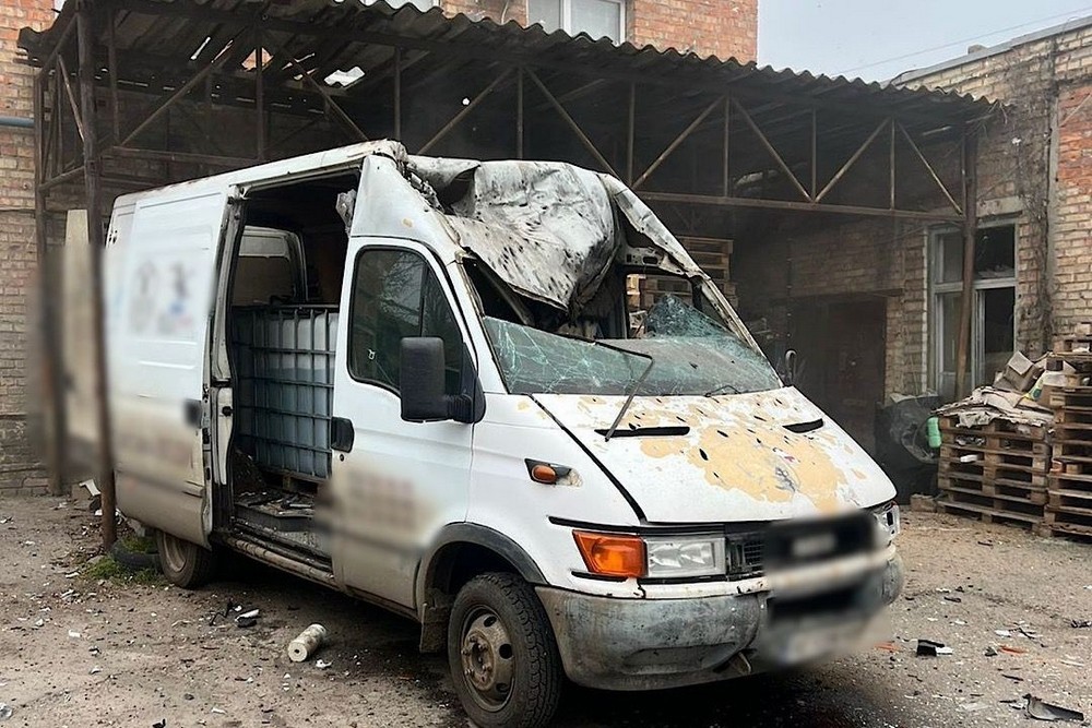 У Нікополі побито магазин і автівки, на Синельниківщині двоє поранених – поліція про наслідки ворожих атак за добу 1 У Нікополі побито магазин і автівки, на Синельниківщині двоє поранених – поліція про наслідки ворожих атак за добу