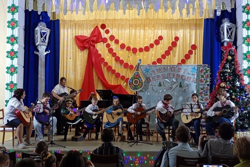 У школі мистецтв Покрова відбувся перший міський фестиваль «Зимові передзвони» (фото)