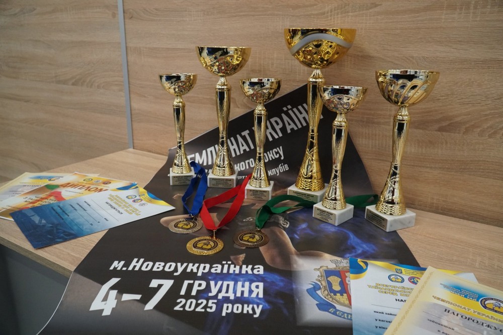 Юні бійці з Покрова серед найсильніших на Чемпіонаті України з Муай Тай. Вони завоювали шість медалей. Двоє спортсменів стали чемпіонами України. Юні бійці з Покрова серед найсильніших на Чемпіонаті України з Муай Тай. Вони завоювали шість медалей. Двоє спортсменів стали чемпіонами України.
