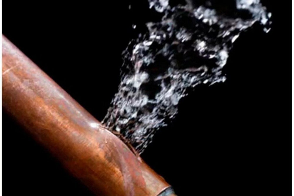 Через ракетне ураження у Кривому Розі сталися масштабні гідроудари і погоріло обладнання 1 Через ракетне ураження у Кривому Розі сталися масштабні гідроудари і погоріло обладнання