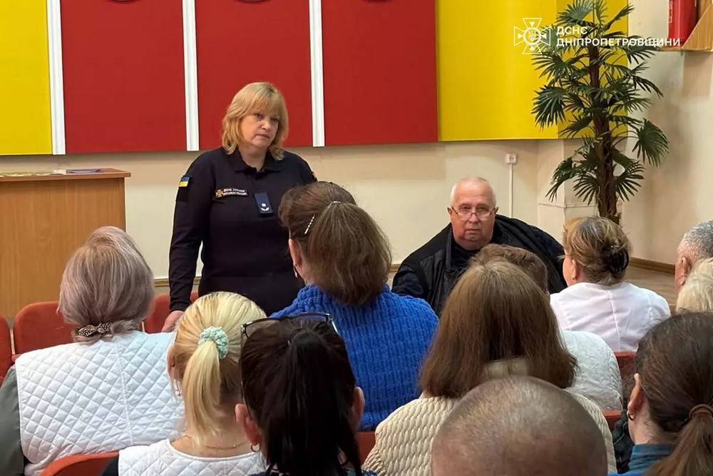 У Марганці офіцер-рятувальник громади провела профілактичний захід для медиків 1 У Марганці офіцер-рятувальник громади провела профілактичний захід для медиків