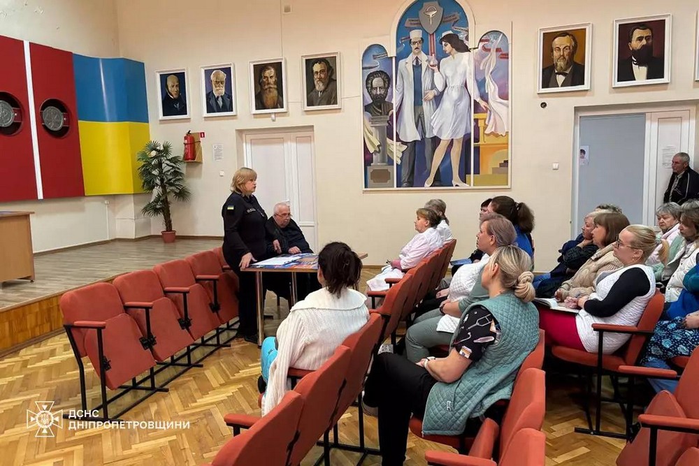 У Марганці офіцер-рятувальник громади провела профілактичний захід для медиків У Марганці офіцер-рятувальник громади провела профілактичний захід для медиків
