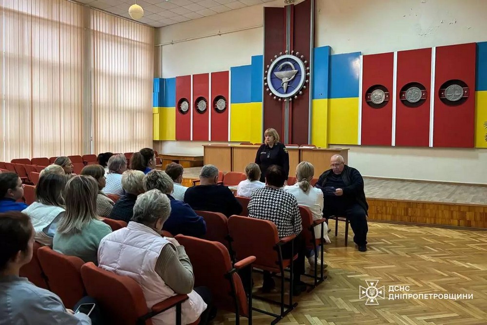 У Марганці офіцер-рятувальник громади провела профілактичний захід для медичного колективу. У Марганці офіцер-рятувальник громади провела профілактичний захід для медичного колективу.