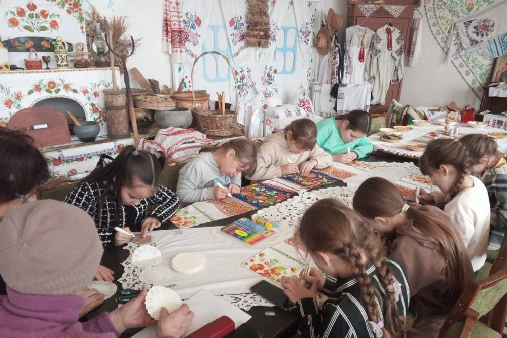 У Покрові відкрили майстерню святого Миколая: фото У Покрові відкрили майстерню святого Миколая: фото