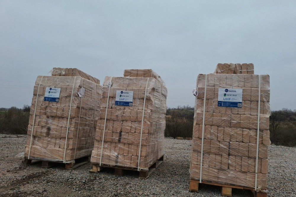 У селі на Нікопольщині роздали паливні брикети: фото У селі на Нікопольщині роздали паливні брикети: фото