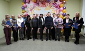  У Нікополі працівників місцевого самоврядування привітали зі святом 11