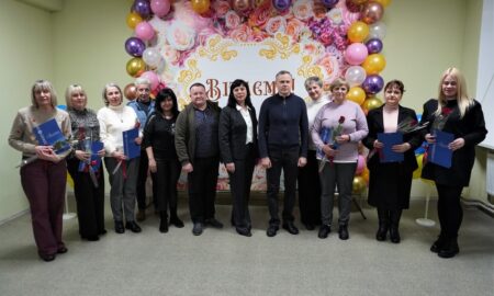  У Нікополі працівників місцевого самоврядування привітали зі святом 11