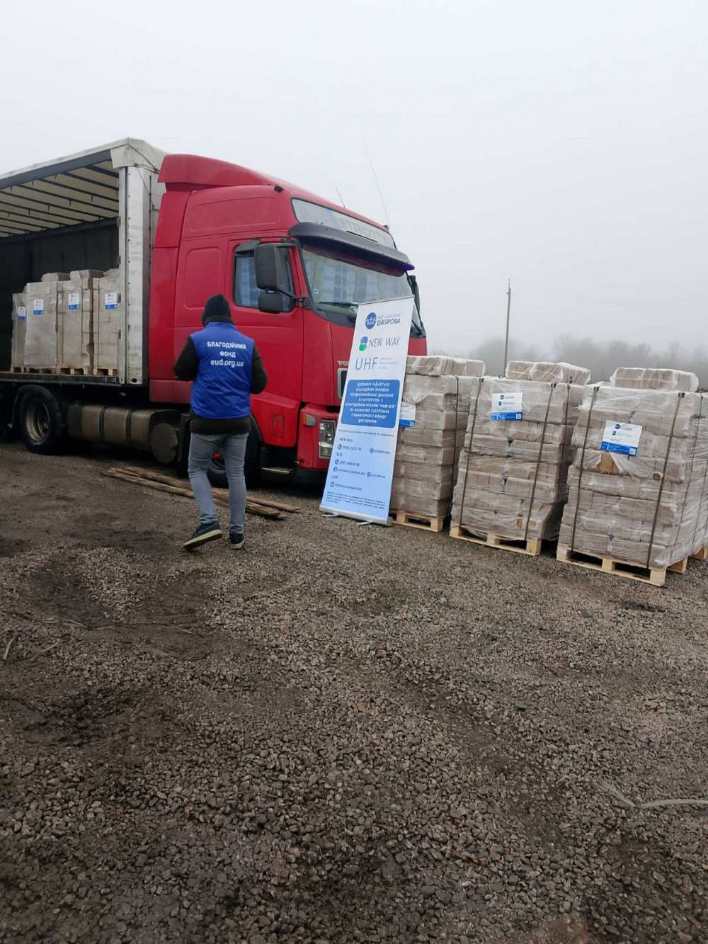 У селі на Нікопольщині роздали паливні брикети: фото У селі на Нікопольщині роздали паливні брикети: фото