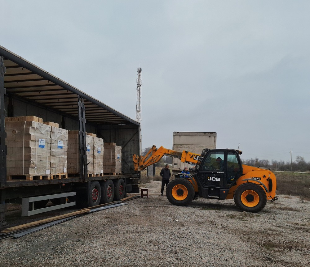 У селі на Нікопольщині роздали паливні брикети: фото У селі на Нікопольщині роздали паливні брикети: фото