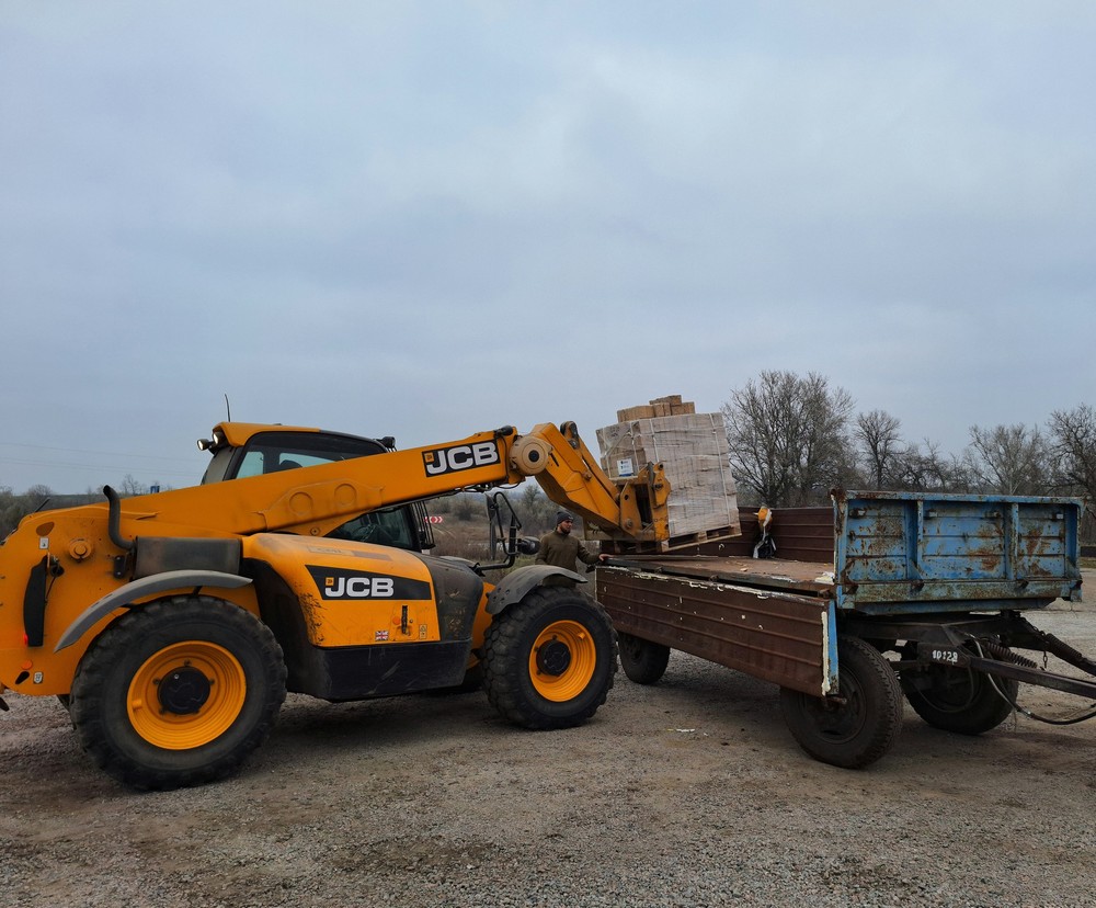 У селі на Нікопольщині роздали паливні брикети: фото У селі на Нікопольщині роздали паливні брикети: фото