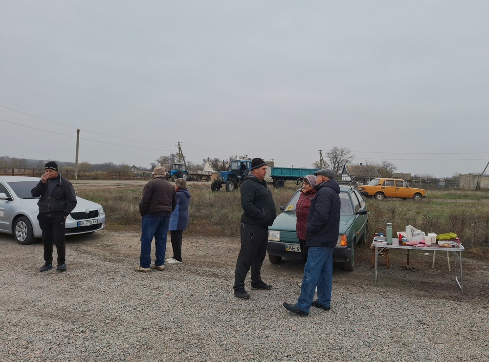 У селі на Нікопольщині роздали паливні брикети: фото У селі на Нікопольщині роздали паливні брикети: фото