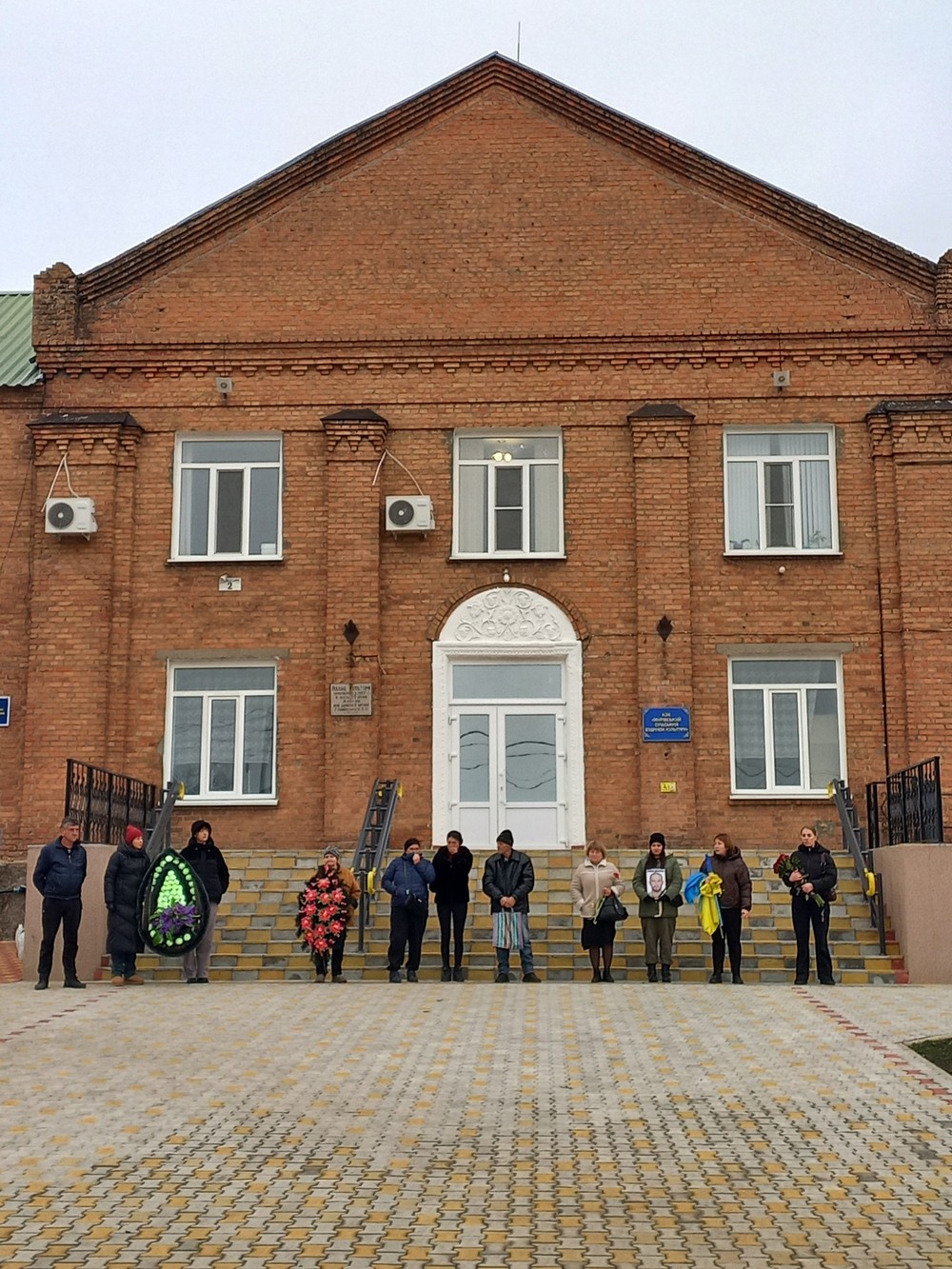 На Нікопольщині сьогодні провели в останню путь Захисника (фото)