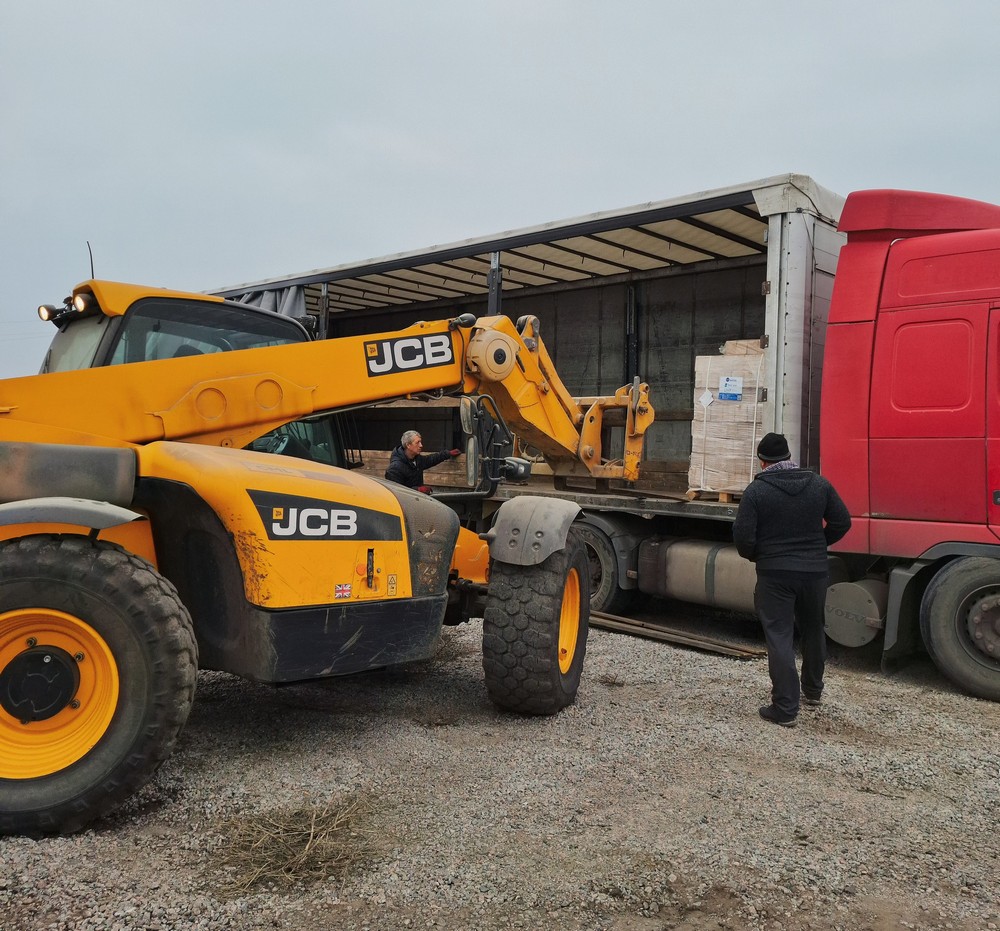 У селі на Нікопольщині роздали паливні брикети: фото У селі на Нікопольщині роздали паливні брикети: фото