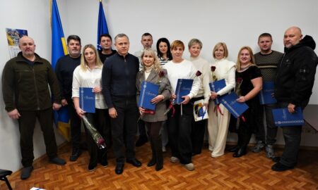 У Нікополі волонтерам вручили Подяки з нагоди свята (фото)