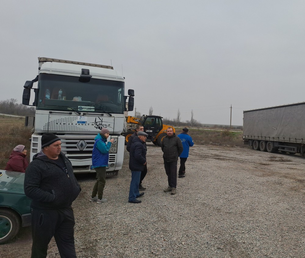 У селі на Нікопольщині роздали паливні брикети: фото У селі на Нікопольщині роздали паливні брикети: фото