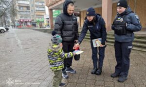 Мешканцям Нікополя нагадали правила безпечної поведінки в темний час доби (фото)
