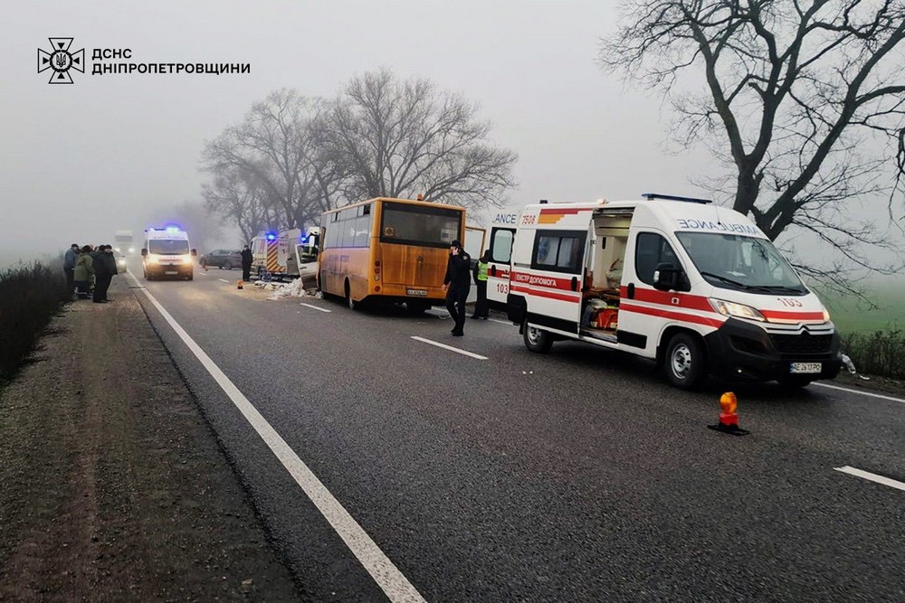 Смертельна ДТП на Дніпропетровщині за участю шкільного автобусу: загиблі і багато постраждалих (фото) Смертельна ДТП на Дніпропетровщині за участю шкільного автобусу: загиблі і багато постраждалих (фото)