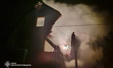 Смертельний обстріл Дніпропетровщини: у ДСНС показали фото наслідків