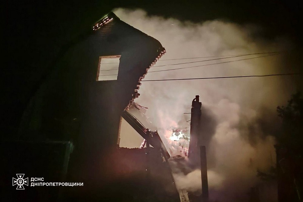 Смертельний обстріл Дніпропетровщини: у ДСНС показали фото наслідків