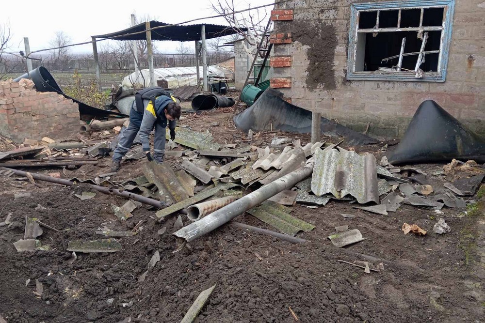 У Нікополі прибирають з вулиць сніг, усувають наслідки обстрілів, встановлюють нові габіони: про роботу комунальників на цьому тижні У Нікополі прибирають з вулиць сніг, усувають наслідки обстрілів, встановлюють нові габіони: про роботу комунальників на цьому тижні