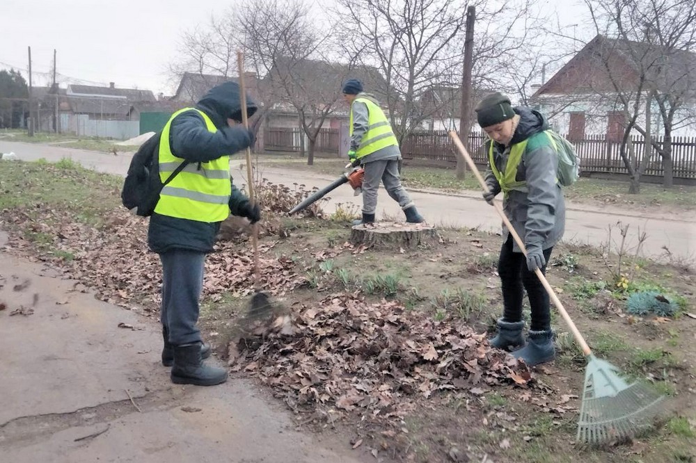 У Нікополі прибирають з вулиць сніг, усувають наслідки обстрілів, встановлюють нові габіони: про роботу комунальників на цьому тижні У Нікополі прибирають з вулиць сніг, усувають наслідки обстрілів, встановлюють нові габіони: про роботу комунальників на цьому тижні