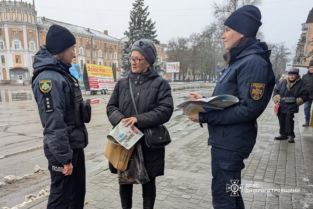 Мешканцям Нікополя нагадали правила безпечної поведінки в темний час доби (фото) Мешканцям Нікополя нагадали правила безпечної поведінки в темний час доби (фото)