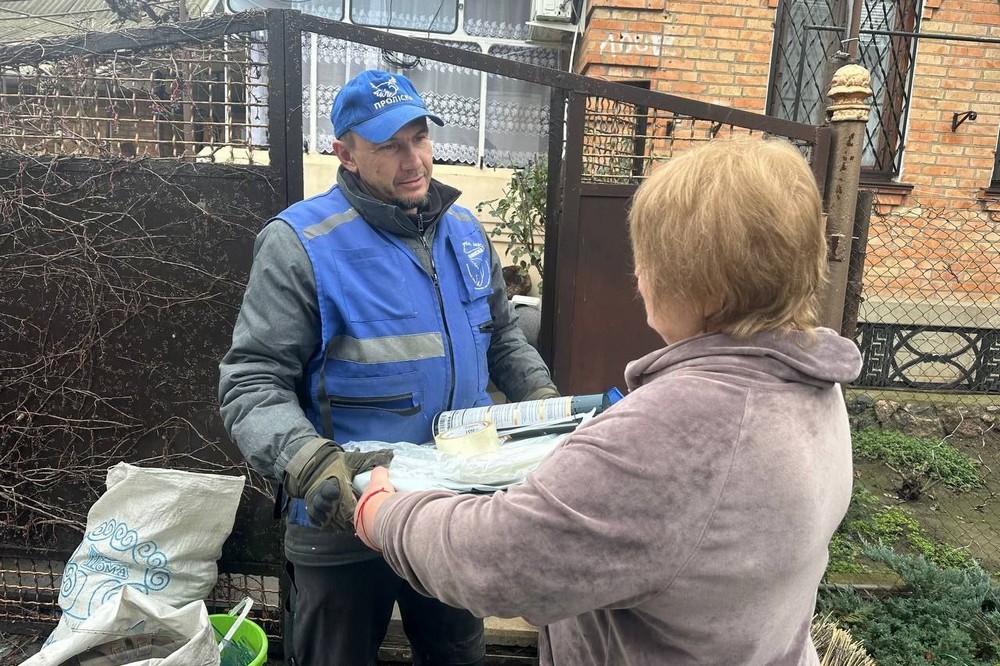 Страшні будні Нікополя: «Її дім, де колись пахло хлібом, перетворився на обгорілі стіни та пил. Вона не плакала, а заспокоювала кицю» Страшні будні Нікополя: «Її дім, де колись пахло хлібом, перетворився на обгорілі стіни та пил. Вона не плакала, а заспокоювала кицю»