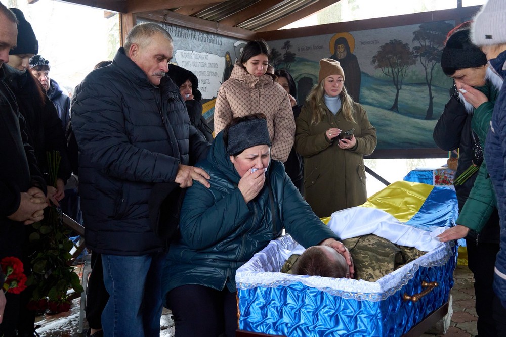 Його називали «Наш Чіп і Дейл», бо допомагав кожному: Нікополь сьогодні простився з молодим Захисником (фото) 1 Його називали «Наш Чіп і Дейл», бо допомагав кожному: Нікополь сьогодні простився з молодим Захисником (фото)