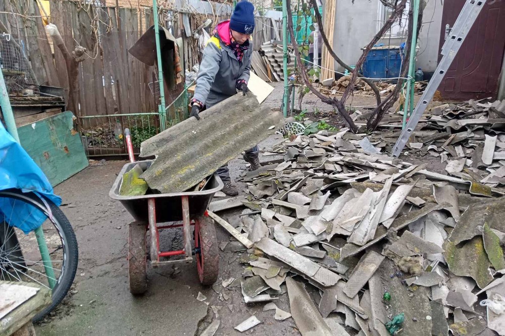 У Нікополі усувають наслідки обстрілів, встановлюють габіони, прибирали сніг, обрізають гілки та зносять аварійні дерева: про роботу комунальників на цьому тижні (фото) У Нікополі усувають наслідки обстрілів, встановлюють габіони, прибирали сніг, обрізають гілки та зносять аварійні дерева: про роботу комунальників на цьому тижні (фото)