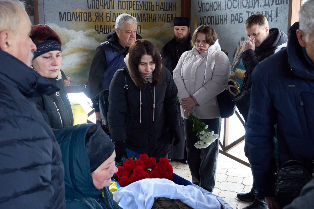 Його називали «Наш Чіп і Дейл», бо допомагав кожному: Нікополь сьогодні простився з молодим Захисником (фото) Його називали «Наш Чіп і Дейл», бо допомагав кожному: Нікополь сьогодні простився з молодим Захисником (фото)