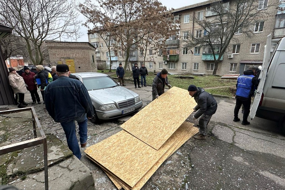 У Нікополі усувають наслідки обстрілів, встановлюють габіони, прибирали сніг, обрізають гілки та зносять аварійні дерева: про роботу комунальників на цьому тижні (фото) У Нікополі усувають наслідки обстрілів, встановлюють габіони, прибирали сніг, обрізають гілки та зносять аварійні дерева: про роботу комунальників на цьому тижні (фото)