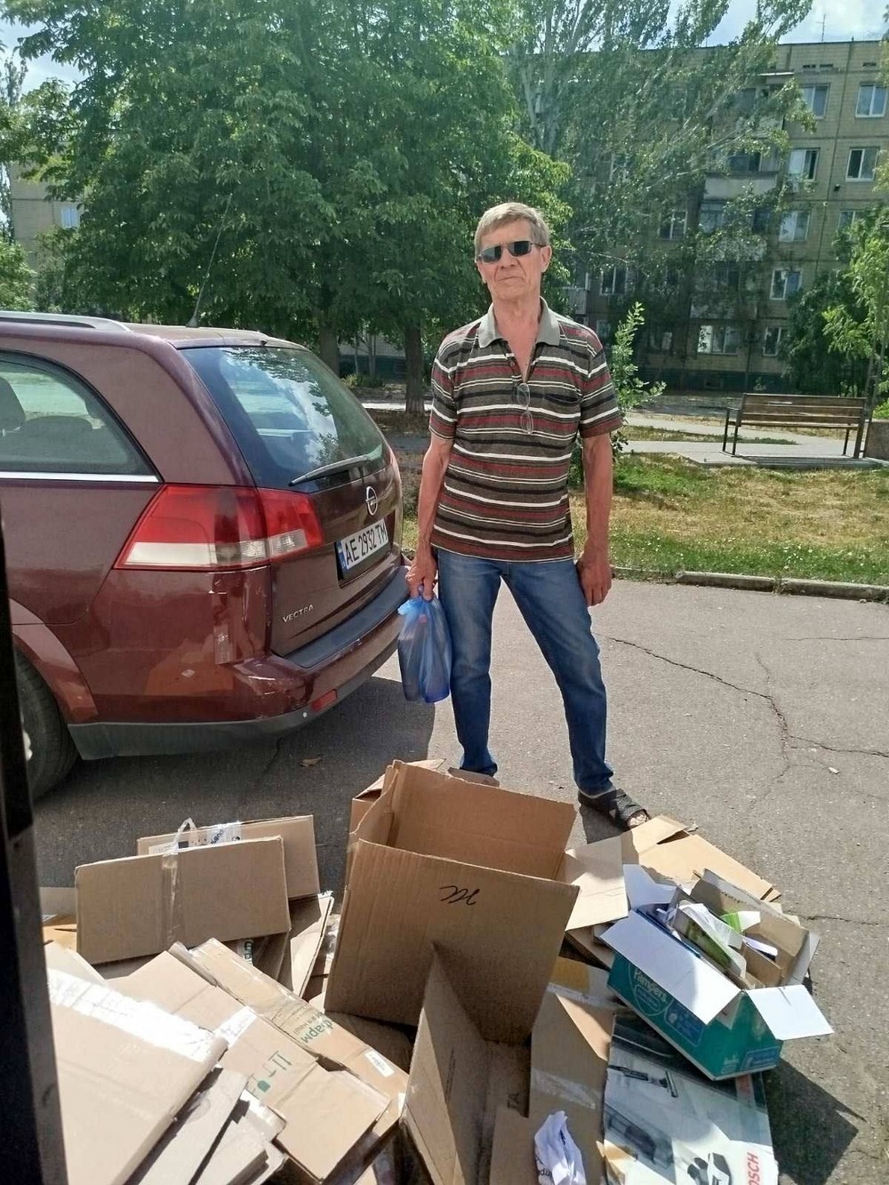 Незламні нікопольці перетворили сміття на 100 000 грн для ЗСУ – подробиці (фото, відео) Незламні нікопольці перетворили сміття на 100 000 грн для ЗСУ – подробиці (фото, відео)