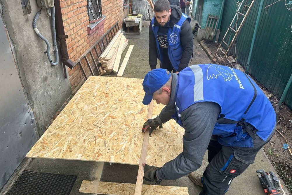 Страшні будні Нікополя: «Її дім, де колись пахло хлібом, перетворився на обгорілі стіни та пил. Вона не плакала, а заспокоювала кицю» Страшні будні Нікополя: «Її дім, де колись пахло хлібом, перетворився на обгорілі стіни та пил. Вона не плакала, а заспокоювала кицю»