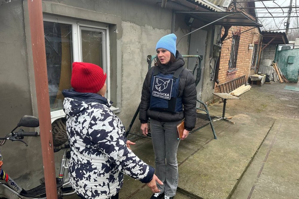 Страшні будні Нікополя: «Її дім, де колись пахло хлібом, перетворився на обгорілі стіни та пил. Вона не плакала, а заспокоювала кицю» Страшні будні Нікополя: «Її дім, де колись пахло хлібом, перетворився на обгорілі стіни та пил. Вона не плакала, а заспокоювала кицю»