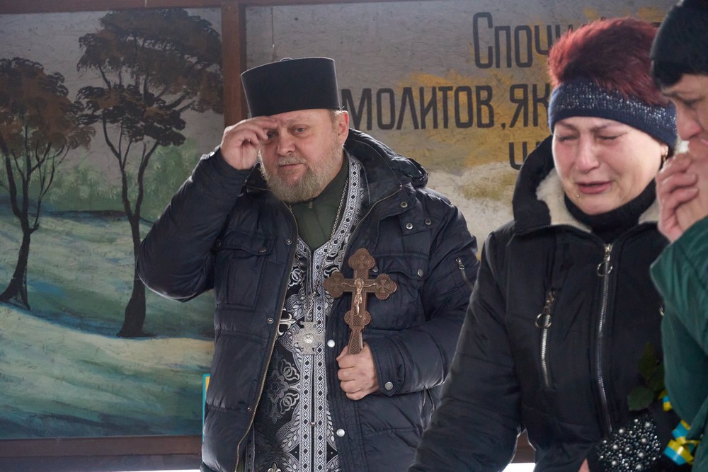 Його називали «Наш Чіп і Дейл», бо допомагав кожному: Нікополь сьогодні простився з молодим Захисником (фото) Його називали «Наш Чіп і Дейл», бо допомагав кожному: Нікополь сьогодні простився з молодим Захисником (фото)