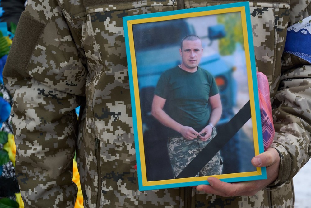 Нікополь сьогодні простився з молодим Захисником (фото) Нікополь сьогодні простився з молодим Захисником (фото)