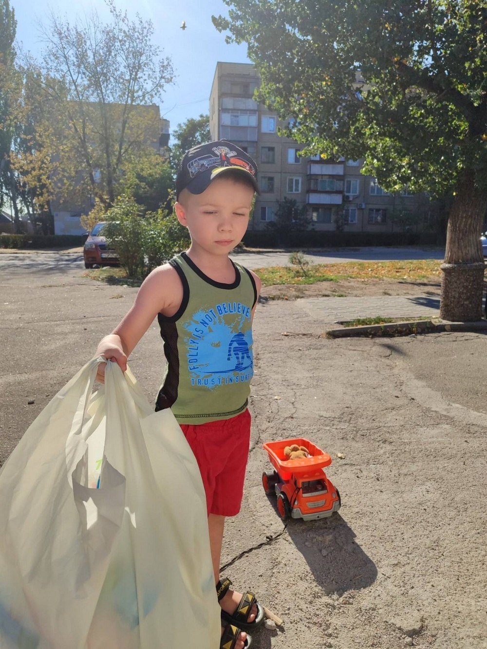 Незламні нікопольці перетворили сміття на 100 000 грн для ЗСУ – подробиці (фото, відео) Незламні нікопольці перетворили сміття на 100 000 грн для ЗСУ – подробиці (фото, відео)