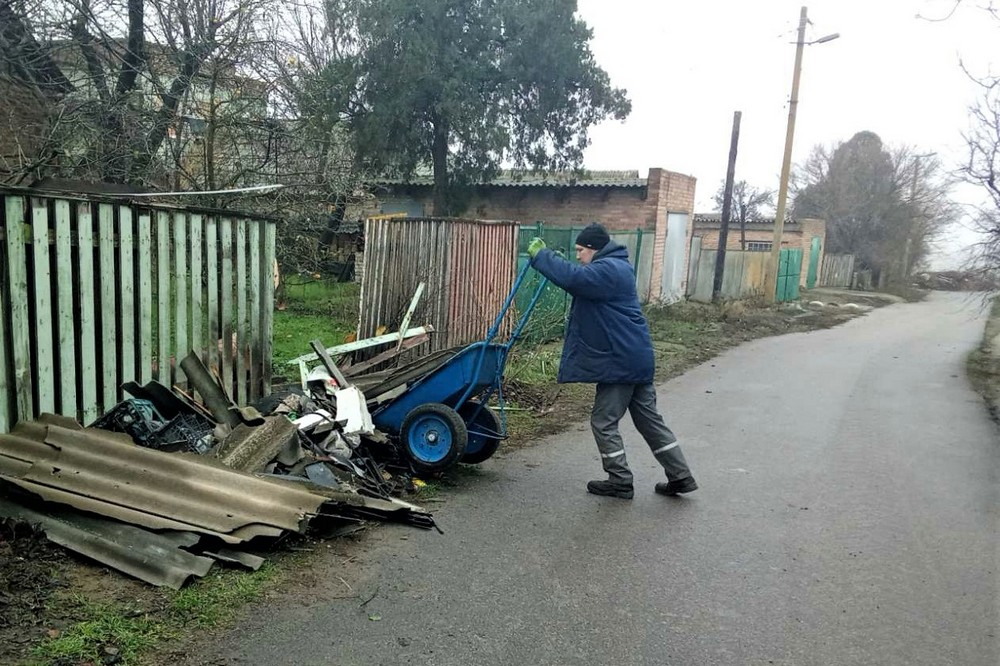 У Нікополі усувають наслідки обстрілів, встановлюють габіони, прибирали сніг, обрізають гілки та зносять аварійні дерева: про роботу комунальників на цьому тижні (фото) У Нікополі усувають наслідки обстрілів, встановлюють габіони, прибирали сніг, обрізають гілки та зносять аварійні дерева: про роботу комунальників на цьому тижні (фото)