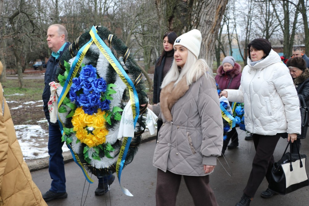 Нікополь сьогодні провів в останню путь Захисника: фото Нікополь сьогодні провів в останню путь Захисника: фото