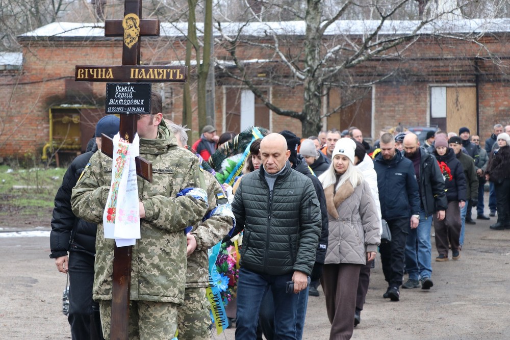 Нікополь сьогодні провів в останню путь Захисника: фото Нікополь сьогодні провів в останню путь Захисника: фото