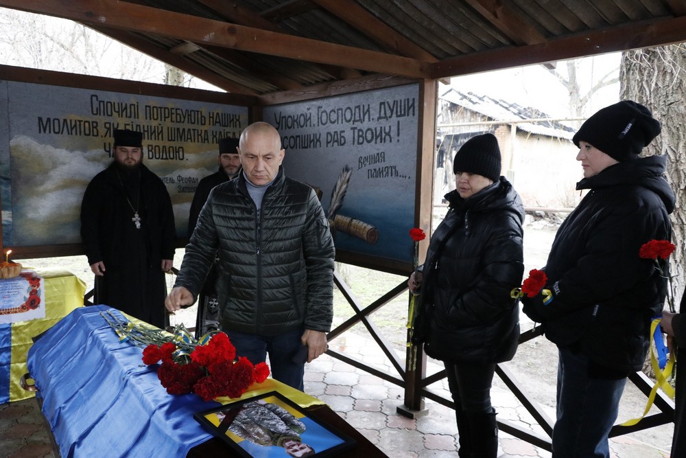 Нікополь сьогодні провів в останню путь Захисника: фото Нікополь сьогодні провів в останню путь Захисника: фото