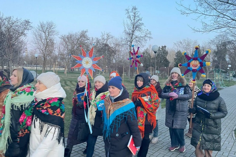 На Різдво у Покрові 25 грудня провели традиційну ходу з унікальними автентичними атрибутами (фото)